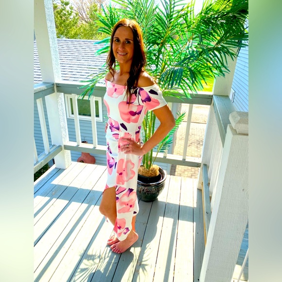 Maxi Dress / Pink Floral Maxi Floral Dress On or Off the Shoulder - Picture 1 of 4